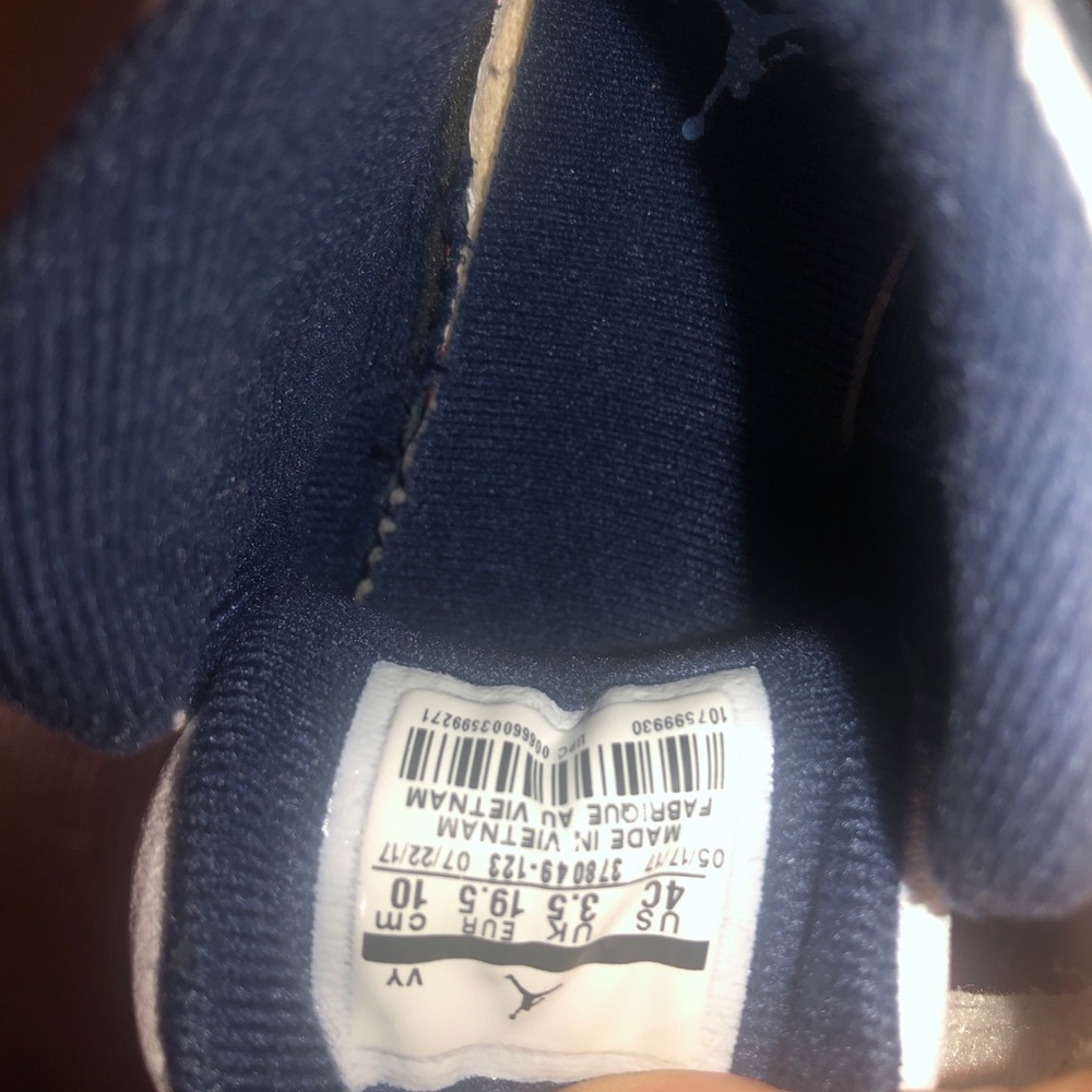 Jordan Retro 11 size 4C Like New - Picture 5 of 5